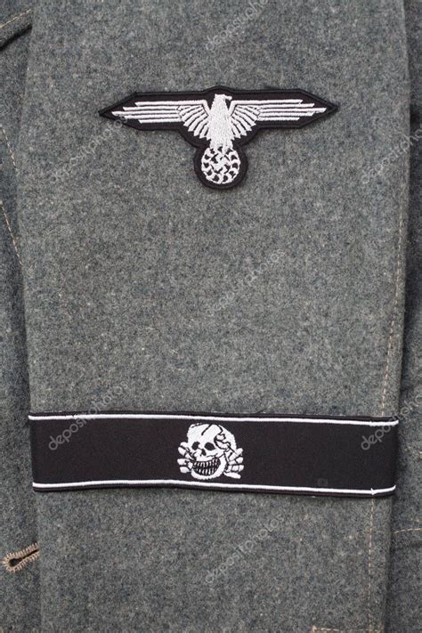 Fotos De Ww Insignia Militar Alemana Waffen Sobre Fondo Uniforme