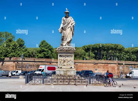 Estatua de leopoldo ii fotografías e imágenes de alta resolución Alamy