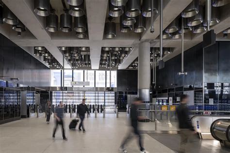 London tottenham court road closures will delay your commute today 25