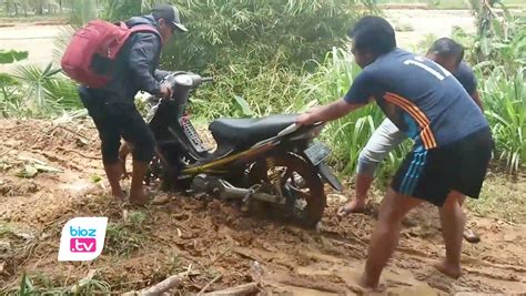 Tertimbun Longsor Ruas Jalan Antar Kecamatan Di Munjungan Trenggalek