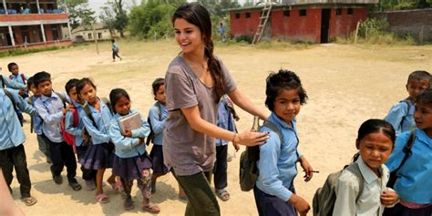 Posting Doa Untuk Gaza Si Cantik Selena Gomez Panen Pujian