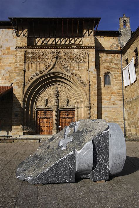 Escultura En Piedra Koldobika Jauregi