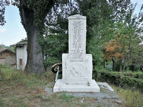 Cippo Ai Caduti Partigiani Delleccidio Del 12 10 1944 Manno Di Toano