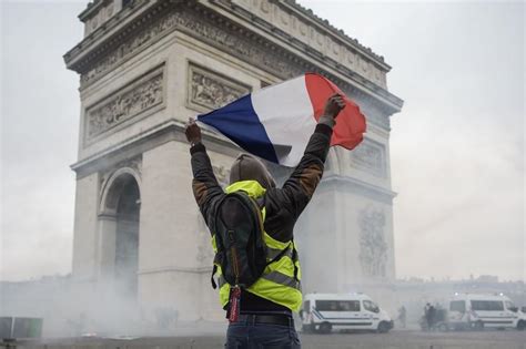 Francia Les Gilet Jaunes Ed Il Dramma Della Repressione Ordinata Da