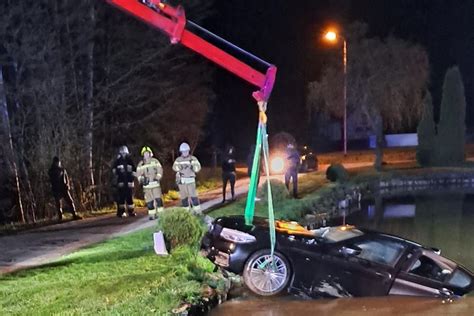 Wodowanie bmw w stawie To zdarzenie pod Morągiem ostudziło zapędy kierowcy