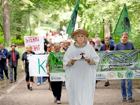 So Bizarr Protestiert Oberhausen Gegen Den Autobahnausbau