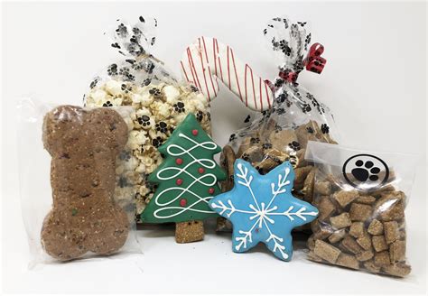 Pet Life 7 Piece Large Christmas Dog Biscuits and Treats Holiday Gift