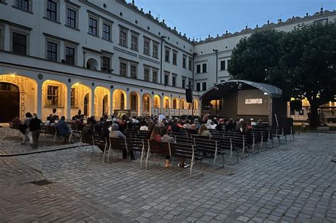 Tak Wygl Da Kino Plenerowe W Szczecinie Kino Pod Chmurk Zamkowe Noce