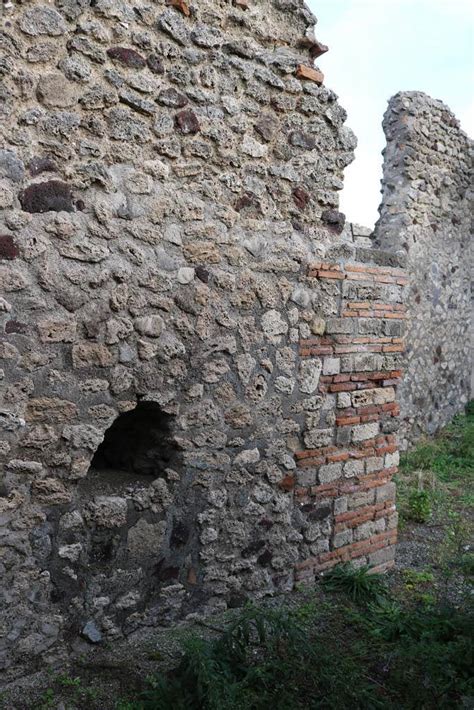 VI 3 4 Pompeii December 2018 Looking Towards East Wall With Niche In