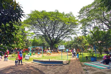 Ade Irma Suryani Nasution Park Taman Lalu Lintas In Bandung Imagen De