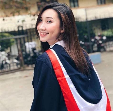 Hot girl Lào gốc Việt khoe ảnh tốt nghiệp Học viện Ngoại giao Gương mặt trẻ ZNEWS VN