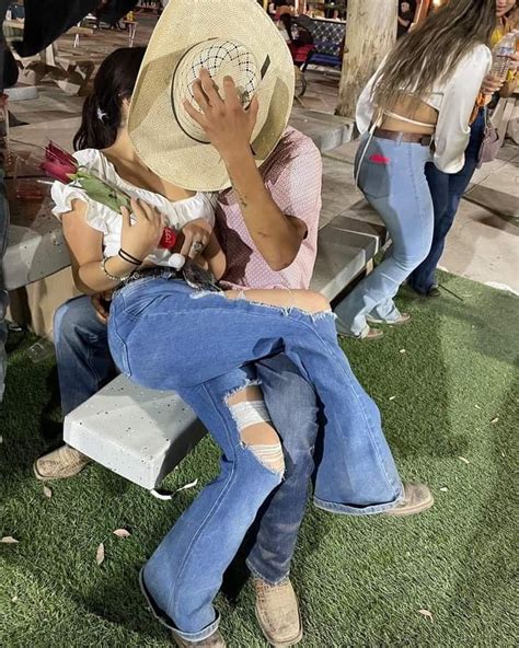 Pin De Alise En Love ♥ Vestido Y Botas Vaqueras Fotos Lindas De Parejas Fotos De Parejas Tiernas