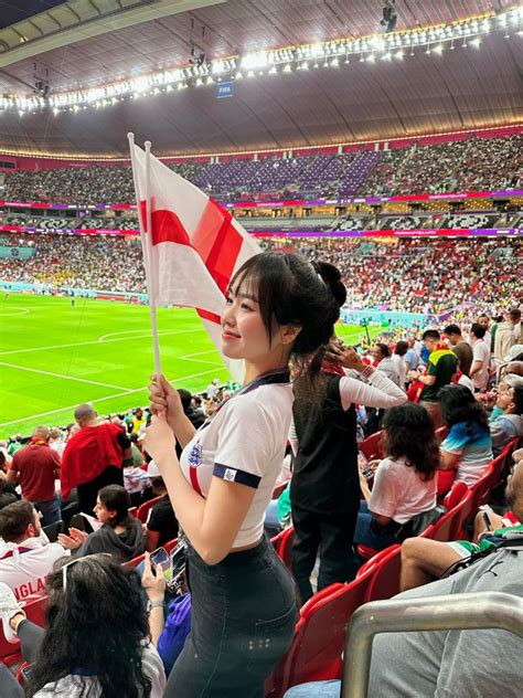 Hot girl Việt cổ vũ World Cup đội nào đội đó thua là ai