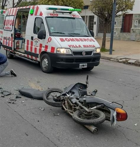 Lesiones Graves En Un Accidente Entre Automóvil Y Motocicleta