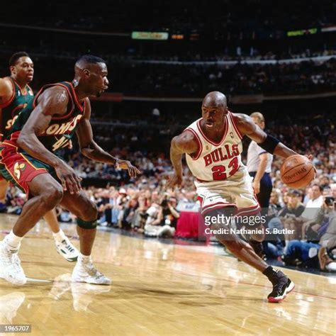 Michael Jordan 1996 Finals Photos and Premium High Res Pictures - Getty ...