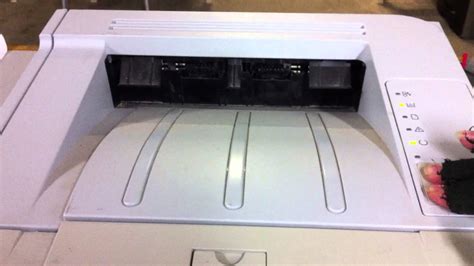 HP LaserJet P2035n - YouTube