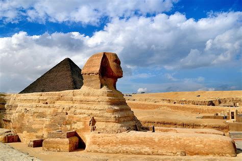 Great Sphinx And Pyramid Of Khufu At Giza Egypt Encircle Photos