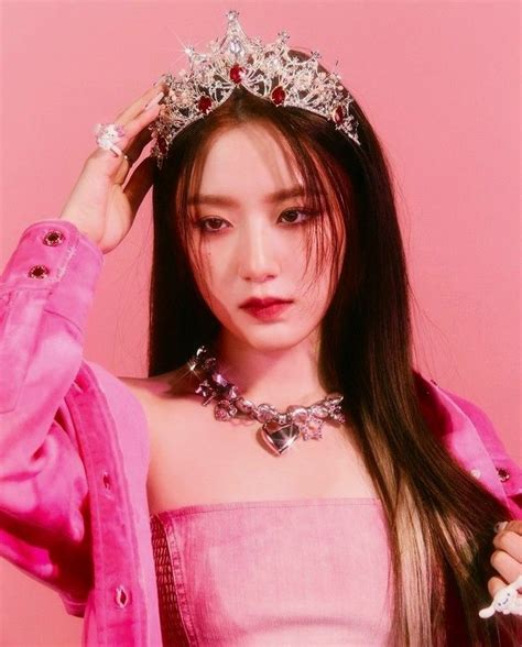 Shuhua Gidle I Feel Pink Aesthetic Crown Queen Concept Photo G I Dle Kpop