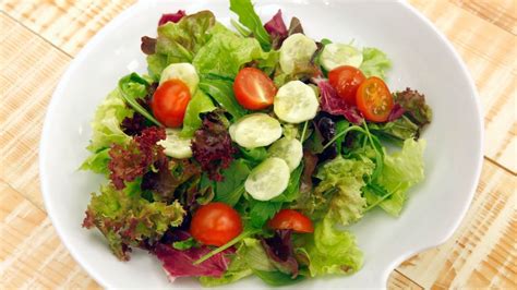 Ensalada De Lechuga Con Tomates Cherry Receta Fresca Y Saludable