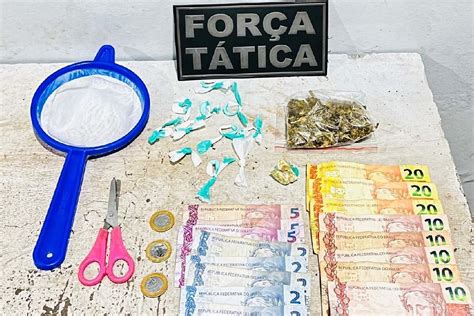 Mulher Flagrada Em Venda De Drogas E Acaba Presa Pela For A T Tica Em