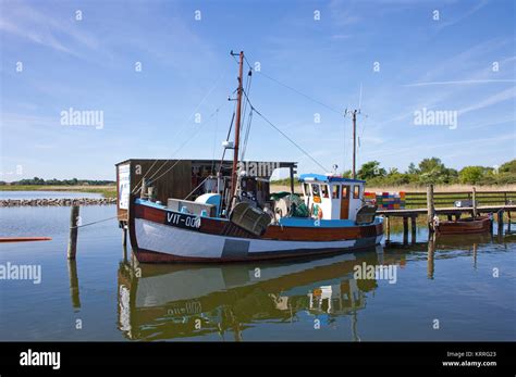 Fischkutter Im Hafen Des Dorfes Kloster Insel Hiddensee Mecklenburg