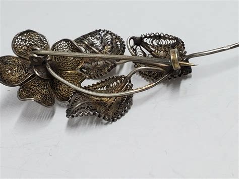 Antique 800 Silver Spun Filigree Wire Flower Brooch Gem