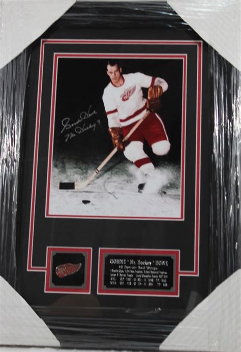 Gordie Howe 8x10 Signed - CCSmemorabilia