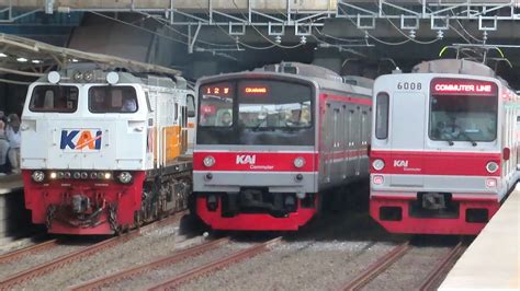 Nonton Kereta Api KRL Commuter Line Di Stasiun Manggarai Kereta Argo