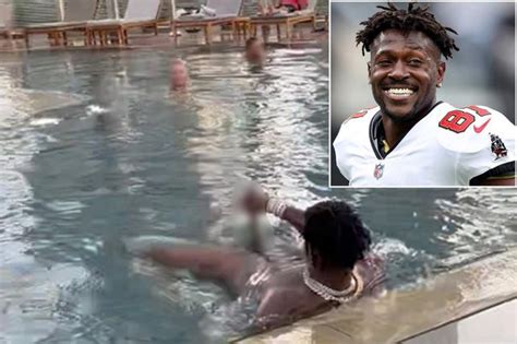 [sports] Video Antonio Brown Exposes Himself To Stunned Guests In