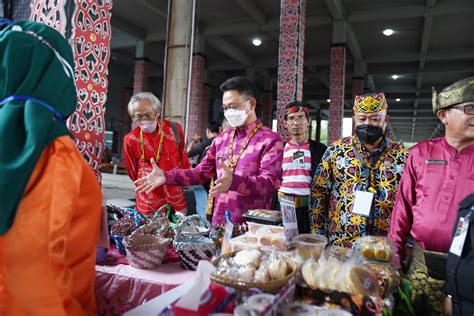 Pameran Umkm Dorong Pelaku Usaha Mikro Naik Kelas Genpi Co Kalbar