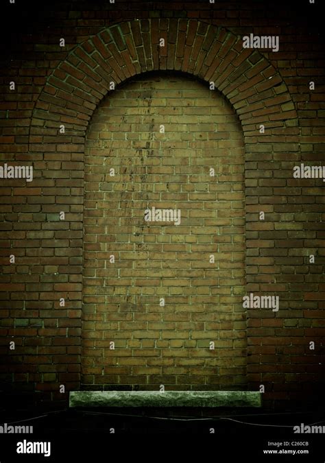 Brick arch window hi-res stock photography and images - Alamy