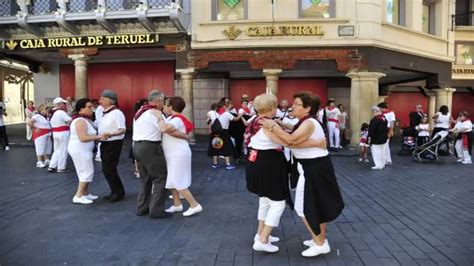 Teruel Contin A Las Fiestas De La Vaquilla Con La Merienda En La Plaza