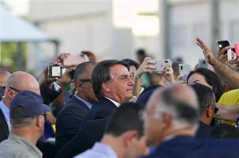 Vídeo Bolsonaro é recebido em Cuiabá gritos de mito O Livre