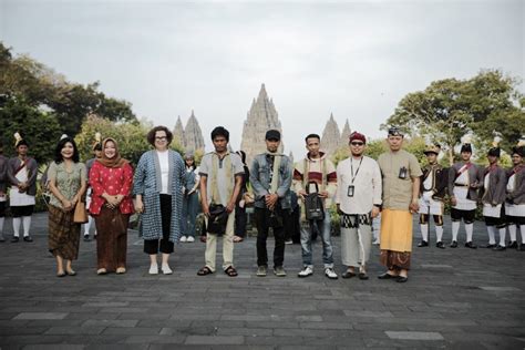 Apresiasi Pengunjung Pertama Di Taman Wisata Candi Pt Twc Ajak