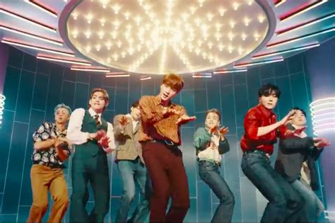 Billboard Hot 100 Bts Dynamite Dominates At 1 For 2nd Week That