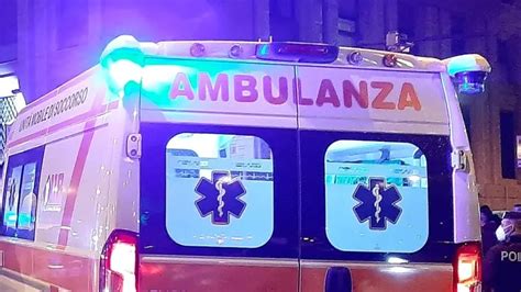 Con L Auto Contro Il Pilastro Dopo La Festa Di Compleanno Morti Due