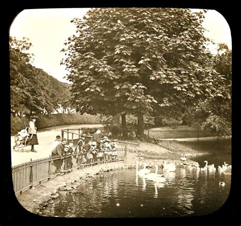 Group Of Children At Serpentine Lake Moor Park Preston C Flickr