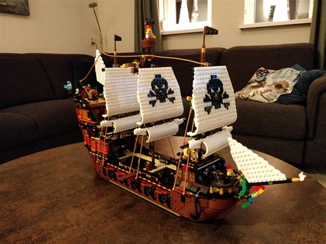 Pirate Ship MOC I made of 31109 (3x) : r/lego