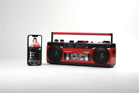 IT’S REAL BLUETOOTH SPEAKER + CASSETTE PLAYER | The Sinsa - thesinsa.com