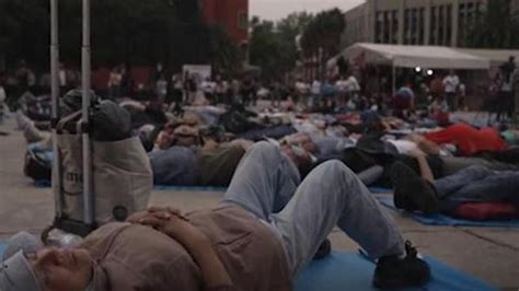 Giornata Mondiale Del Sonno Centinaia Di Persone Fanno Siesta Di