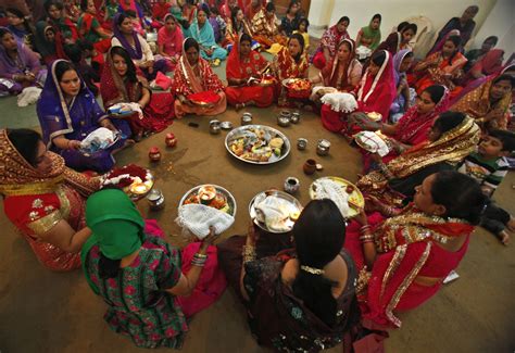 Karva Chauth 2014 How Indian Women Celebrate The Festival Photos