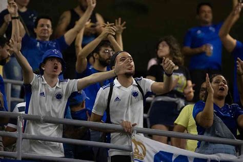 CSA x Cruzeiro fotos da torcida do Cruzeiro no Rei Pelé Superesportes