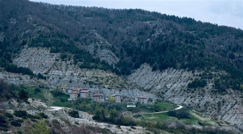 BORGHI DABRUZZO ALTOVIA IL PAESE PIÙ ALTO DEL TERAMANO ABITATO SOLO