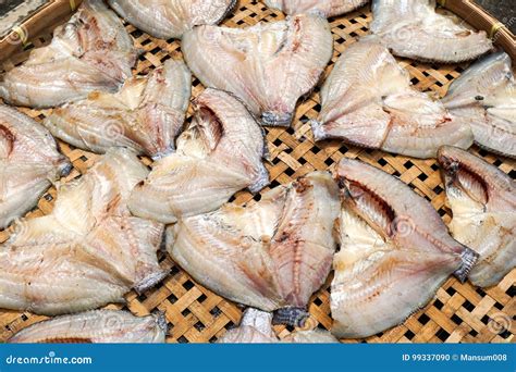 Peixes Salgados Secos Do Tilapia De Nile Foto De Stock Imagem De