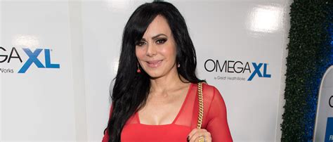 Maribel Guardia Presume Sus Curvas Con Sensual Baile Parentless