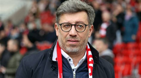 Vogt Als Pr Sident Des Vfb Stuttgart Abgew Hlt Adrion Tritt Zur Ck