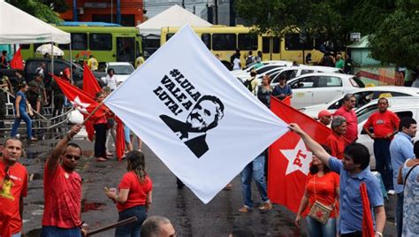 Chapada Movimentos Sociais Realizam Protesto Em Defesa Da Democracia E