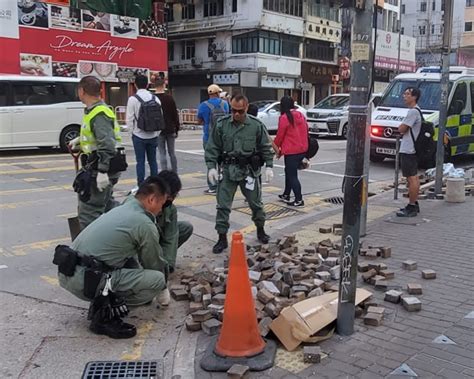 【修例風波】衝突過後彌敦道遺大量磚頭雜物 清潔工忙於清理