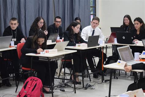 Estudantes De Col Gio De Brusque Participam De Simula O Da Onu No Rio