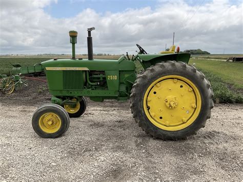 John Deere 2510 For Sale At Gone Farmin Fall Premier 2022 As F180 Mecum Auctions